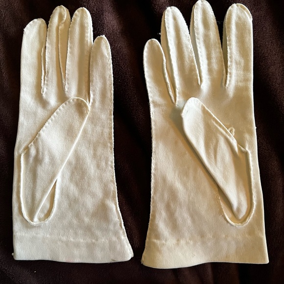 Pair of vintage beaded gloves by Elsie Tu size 7. - Picture 3 of 5